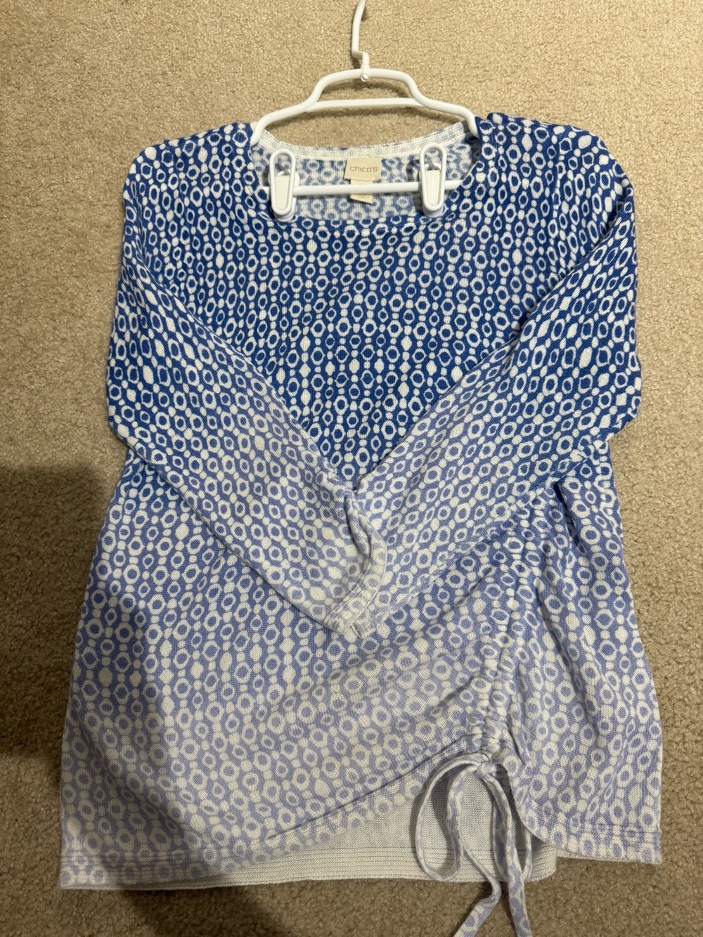 Chico’s Blue/ White Geometric Ombre Circle Dot w Side Cinch Sweater Size 0 (SM) - Picture 7 of 7